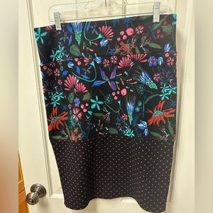 💥 $5 if bundled - LuLaRoe Large Skirt Floral and polka dot